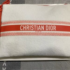 17cm long x 24cm wide